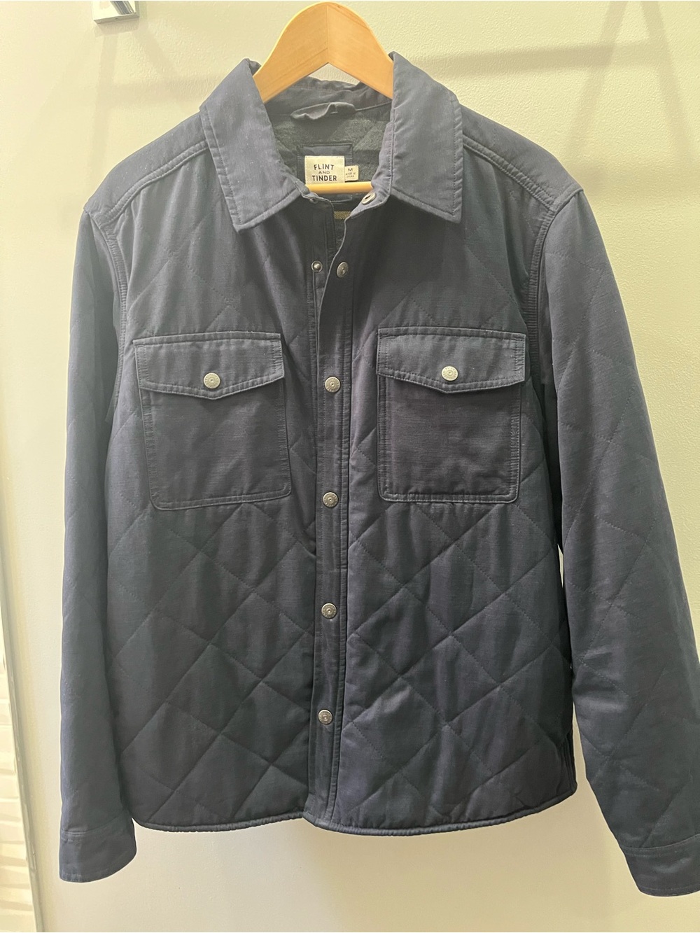 Huckberry - FLINT AND TINDER
Quilted Shirt Jacket
in Navy - Size M - Picture 4 of 12
